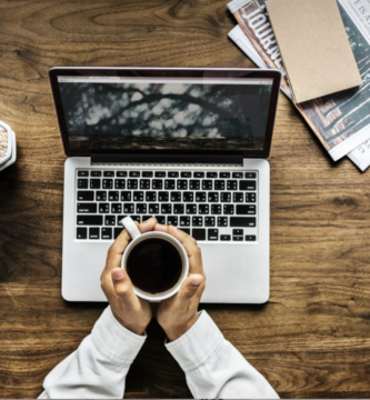 pistola de masaje y teletrabajo